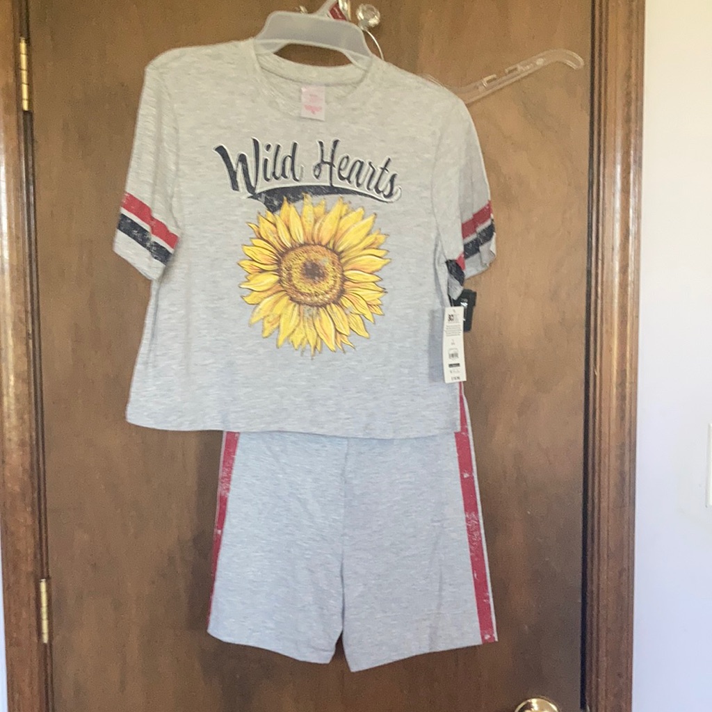 Wild Hearts Sunflower Top With Matching Striped Stretch Shorts S Jr
